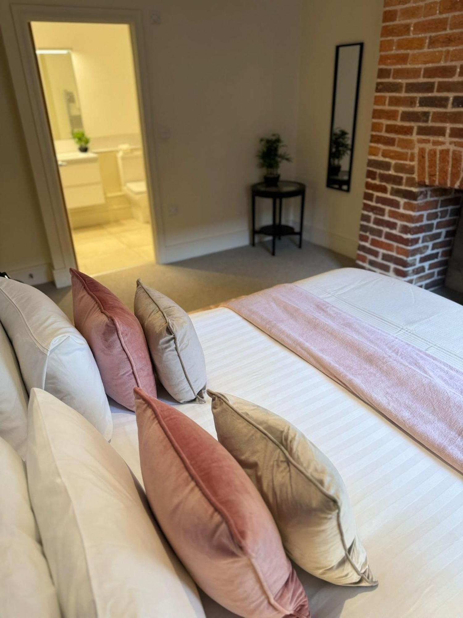 Osbourne House Pink 2 Bed, 2 And Half Bath Lägenhet Birmingham Exteriör bild