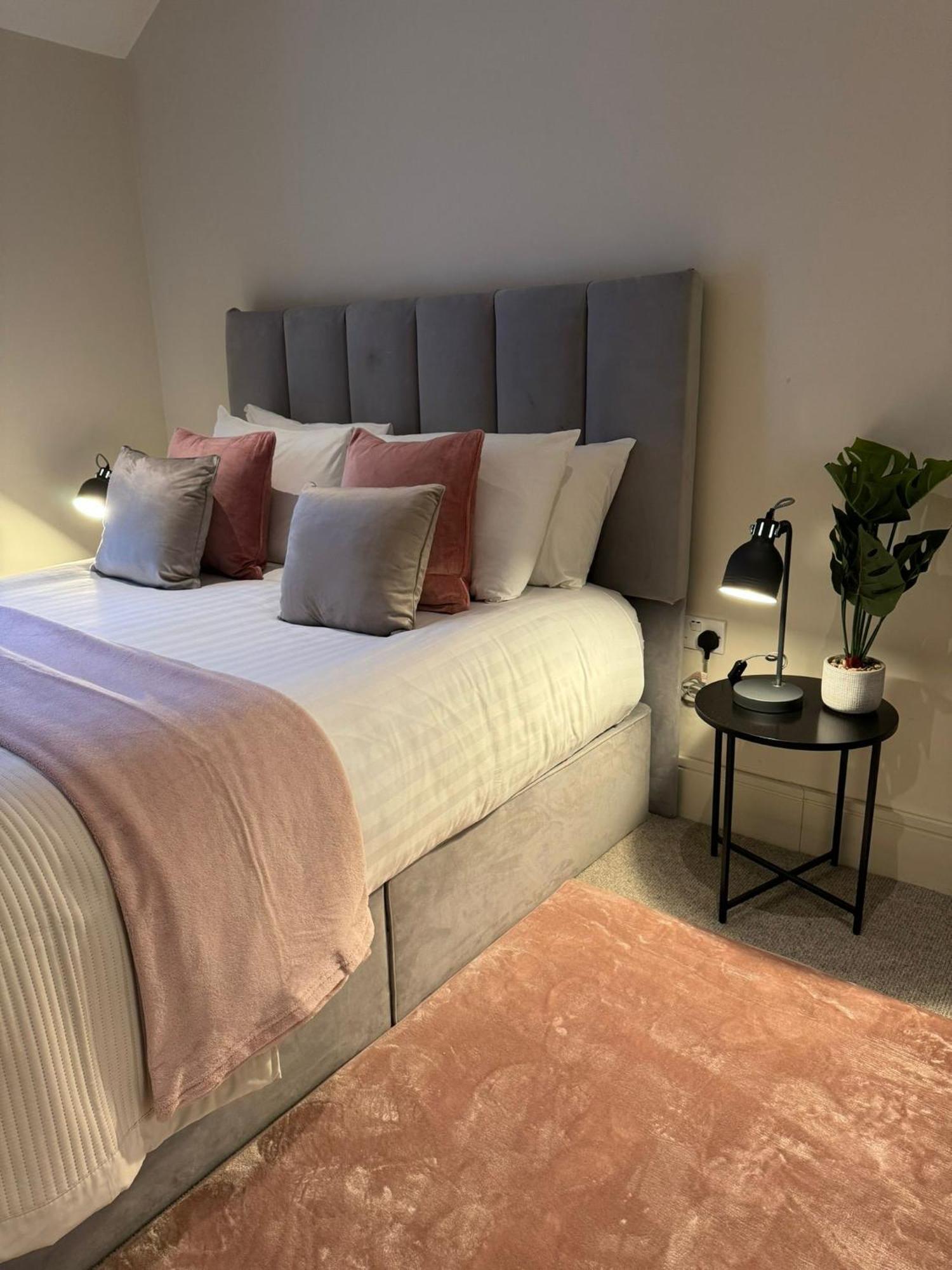 Osbourne House Pink 2 Bed, 2 And Half Bath Lägenhet Birmingham Exteriör bild